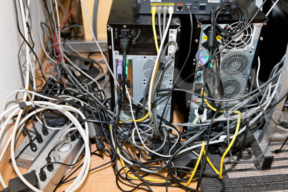 Kabelmanagement bij bureaus: onmisbaar, zeker bij zit-sta werkplekken