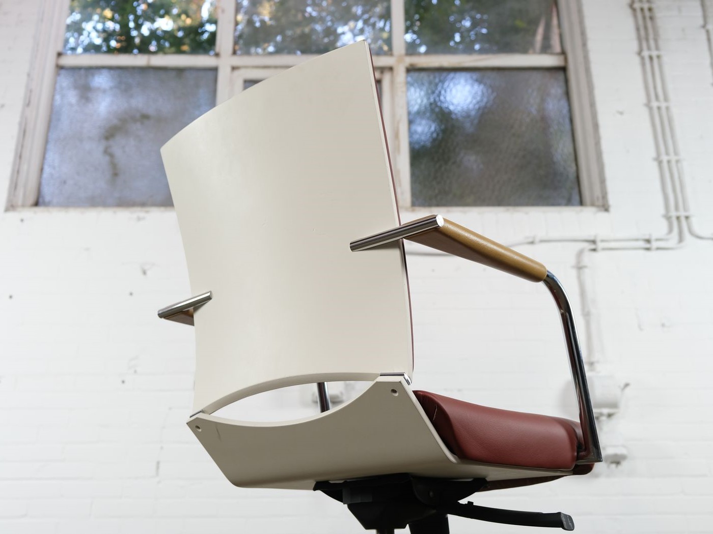 Hoe creëer je het imago van een succesvol bedrijf met een gebruikt design kantoormeubilair