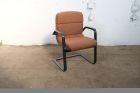 Ahrend | Vergaderstoel | Tweedehands | Zwart sledeframe | Teracotta gestoffeerd | VS360