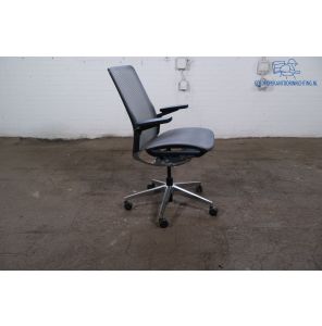 Bureaustoel | Jong gebruikt | Grijs | Mesh rug | Gepolijste voetkruis | BS142