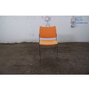 Casala | Kantinestoel | Tweedehands | Oranje gestoffeerd | Cromen frame | KS301
