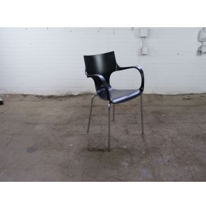 ACTA | Design | Kantinestoel | Tweedehands | Zwarte kuip | Verchroomd frame | KS271