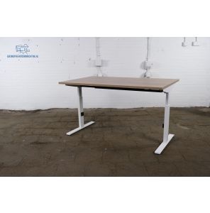Bureau | Jong gebruikt | Wit T-poot frame | Robson eiken blad