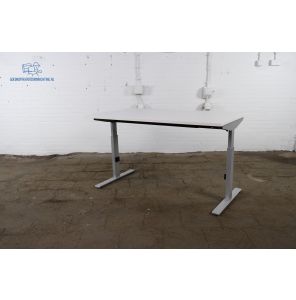Bureau | Jong gebruikt | Zilvergrijs T-poot frame | Wit blad