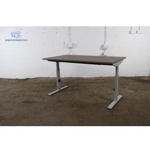 Bureau | Jong gebruikt | Zilvergrijs T-poot frame | Logan eiken blad | BT120