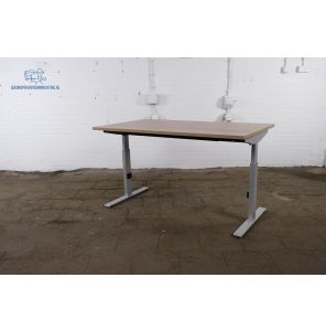 Bureau | Jong gebruikt | Zilvergrijs T-poot frame | Robson eiken blad