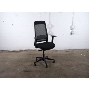 Bureaustoel | Z.g.a.n. | Zwart | Mesh rug | 4D armlegger | Lendesteun | BS140