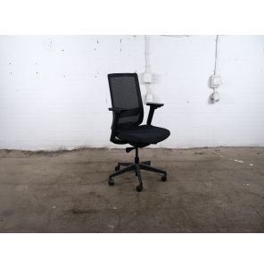 Bureaustoel | Jong gebruikt | Zwart | Mesh rug | 4D armlegger | Lendesteun | BS141