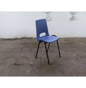 Kantinestoel | Tweedehands | Blauw | Stapelbaar | Zwart frame | KS151