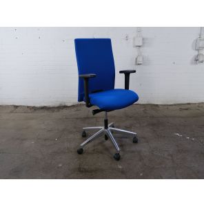 Interstuhl | Bureaustoel | Gebruikt | Blauw gestoffeerd | Gepolijst aluminium onderstel | BS325