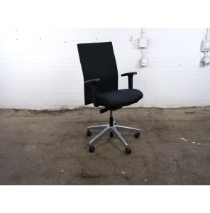 Interstuhl | Bureaustoel | Gebruikt | Zwart gestoffeerd | Gepolijst aluminium onderstel | BS326