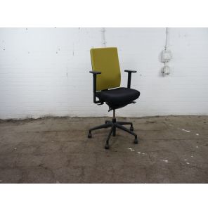 Kinnarps | Bureaustoel | Gebruikt | Olijfgroen gestoffeerd | Zwart onderstel | BS329