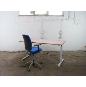 Bureau | Tweedehands | Elektrisch verstelbaar | Robson eiken blad | Aluminium frame | 180x80 cm | BT441