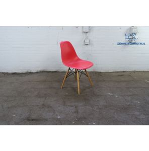 Kantinestoel | Gebruikt | Rode kuip | Niet Stapelbaar | Massief houten frame | KS279