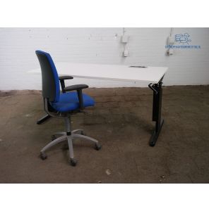 Bureau | Tweedehands | Slinger verstelbaar | Wit blad | Zwart frame | BT325-2