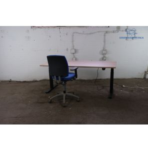 Bureau | Jong gebruikt | Elektrisch verstelbaar | Robson eiken blad | Zwart frame | 180x80 cm | BT450