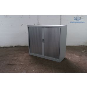 Roldeurkast | Jong gebruikt | Grijs / zilvergrijs | 2 legborden | MK279