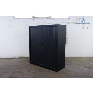 Roldeurkast | Jong gebruikt | Zwart | 3 legborden | MK280