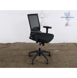 Bureaustoel | Jong gebruikt | Zwart | Mesh rugleuning | 3D Armlegger | BS168