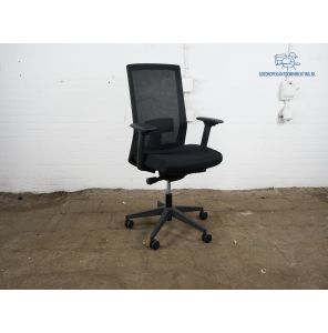 Bureaustoel | Jong gebruikt | Zwart | Mesh rug | 3D armlegger | Lendesteun | BS150