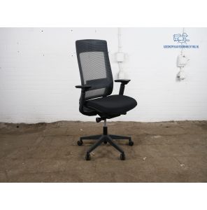 Bureaustoel | Jong gebruikt | Zwart | Meshrug |  Schuifzitting | 3D Armlegger | BS153