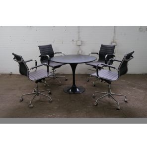 Vepa | Vergadertafel | Tweedehands | Zwart blad | Zwart trompetvoet | VT293