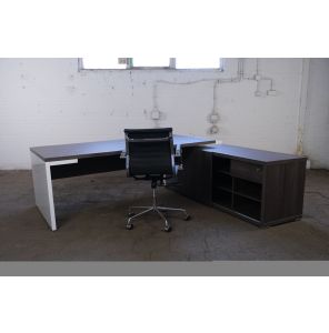 Directie set | Bureau/ kastje | Jong gebruikt | Kastanje blad | Hoogglans wit wand | OT299