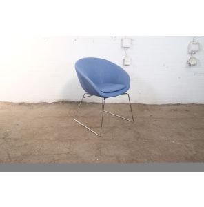 Deberenn Giro | Vergaderstoel | Tweedehands | Chromen sledeframe | Blauw vilt | VS358