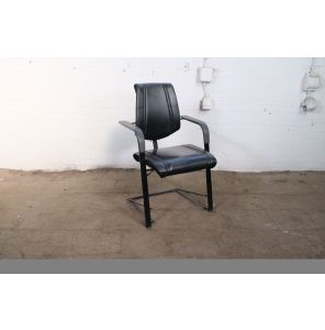 Hag | Vergaderstoel | Tweedehands | Zwart sledeframe | Zwart leder | VS359