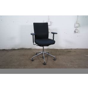 Vitra | Bureaustoel | Tweedehands | Zwart gestofferd | Gepolijst aluminium frame | BS370