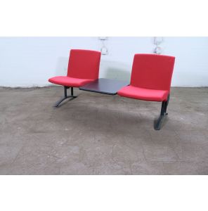 Beta | Wachtkamer bank | Met tafeltje | Tweedehands | Rood gestoffeerd | Zwart frame | OS267