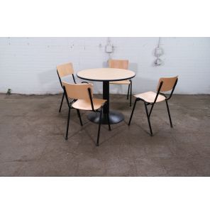 De Valk | Kantinetafel | Tweedehands | Ahorn blad | Zwarte trompetvoet | KT301