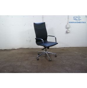 Kastel | Vergaderstoel | Tweedehands | Gepolijst voetkruis | Zwart PU kunstleder | Met armleggers | VS365