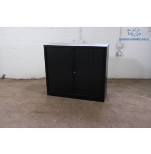 Roldeurkast | Jong gebruikt | Zwart | 2 legborden | MK294