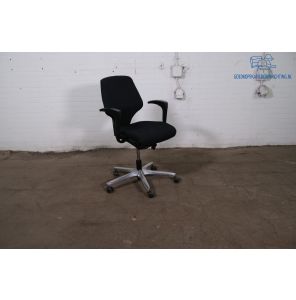 Giroflex | Bureaustoel | Tweedehands | Zwart gestoffeerd | Gepolijst aluminium frame | BS374