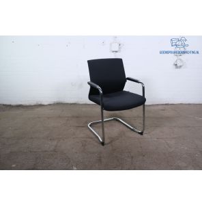 Jong gebruikt | Vergaderstoel | Zwart gestoffeerd | Chromen sledeframe | VS144