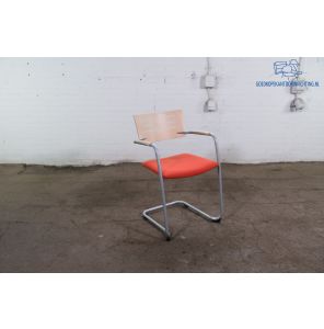 Lande | Kantinestoel | Tweedehands | Rood gestoffeerd | Grijs frame | Berken rug | KS291