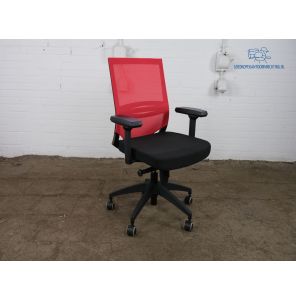Bureaustoel | Jong gebruikt | Zwart | Rood mesh rugleuning | 3D Armlegger | BS168R