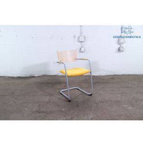 Lande | Kantinestoel | Tweedehands | Donkergeel gestoffeerd | Grijs frame | Berken rug | KS292