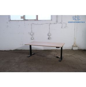 NIEUW | Rest partij | Zit-sta bureau | Elektrisch verstelbaar | Robson eiken blad | Zwart frame | BT472-ZRe