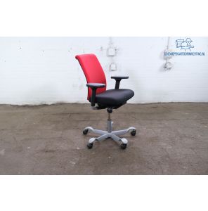 Hag | Tweedehands | Bureaustoel | Zwart/ rood gestoffeerd | 3D Armleggers | BS388