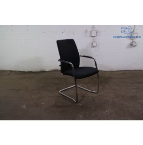 Beta | Tweedehands | Vergaderstoel | Zwart gestoffeerd | Cromen sledeframe | VS378