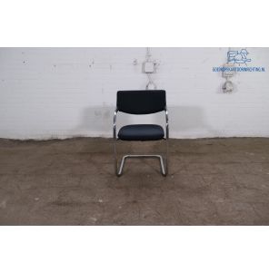 Vitra| Tweedehands | Vergaderstoel | Zwart gestoffeerd | Cromen sledeframe | VS380
