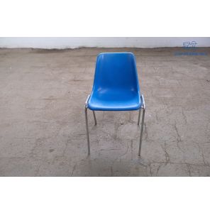 Tweedehands Stapelbare Kantinestoel Blauw Kunststof Kuip Chroom