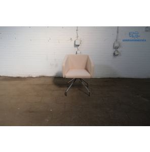 Tweedehands Nowy Styl Kuipstoel Crème Stof Chroom