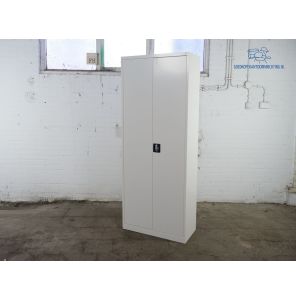 Hoge klapdeurkast | Jong gebruikt | 4 legborden | Wit | HK111