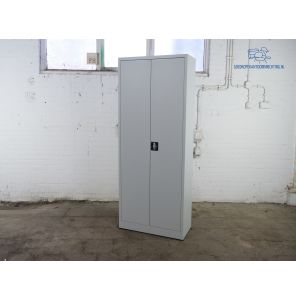 Hoge klapdeurkast | Jong gebruikt | 4 legborden | Zilvergrijs | HK106