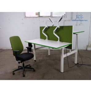 Duo werkplek | Bureau | Showroom model | Wit/ groen blad | Wit frame | Elektrisch verstelbaar | 2x Giroflex bureaustoel | KI237