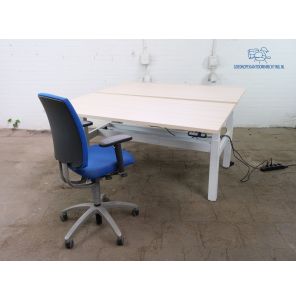  Duo werkplek | Bureau | Jong gebruikt | Helder hout blad | Wit frame | Elektrisch verstelbaar | BT412