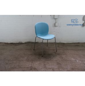 HAG | Kantinestoel | Gebruikt | Turquoise gestoffeerd | Stapelbaar | Chroom frame | KS278
